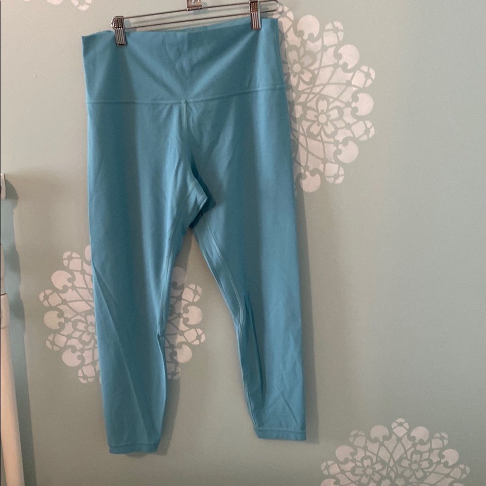 Lululemon Women’s Aqua Cropped Leggings